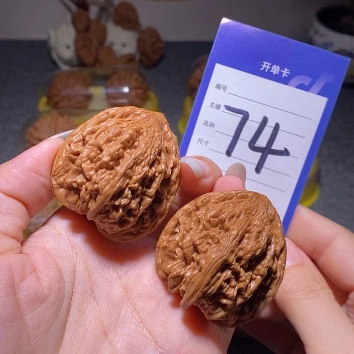 把件文玩核桃虎头王41左右