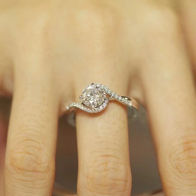 925银莫桑石银制品 莫桑戒【天使之眼】0.5-1克拉D色镶嵌气质女王