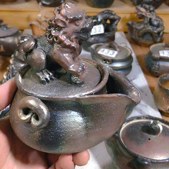 瓷片微瑕的狮子宝瓶