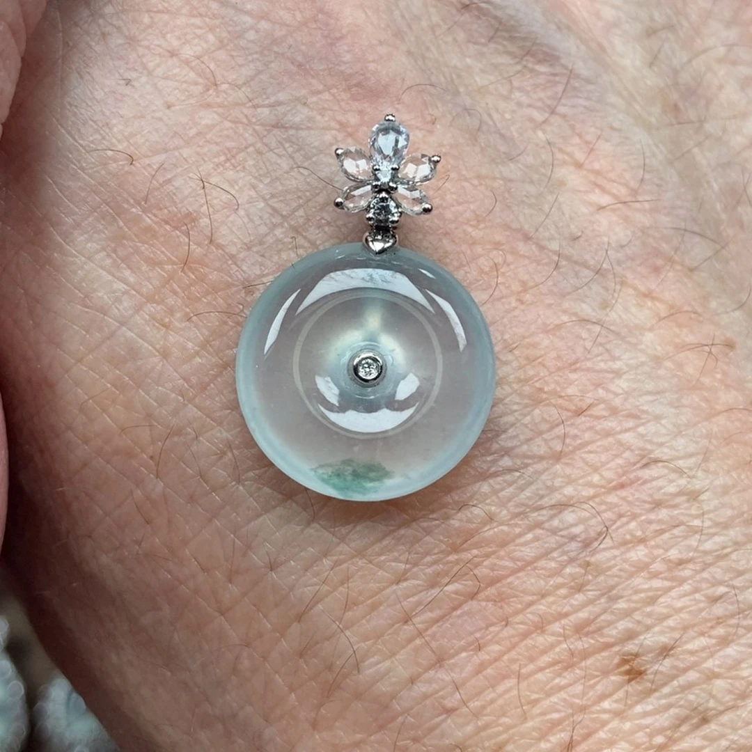 翡翠18K金镶嵌颈饰平安扣