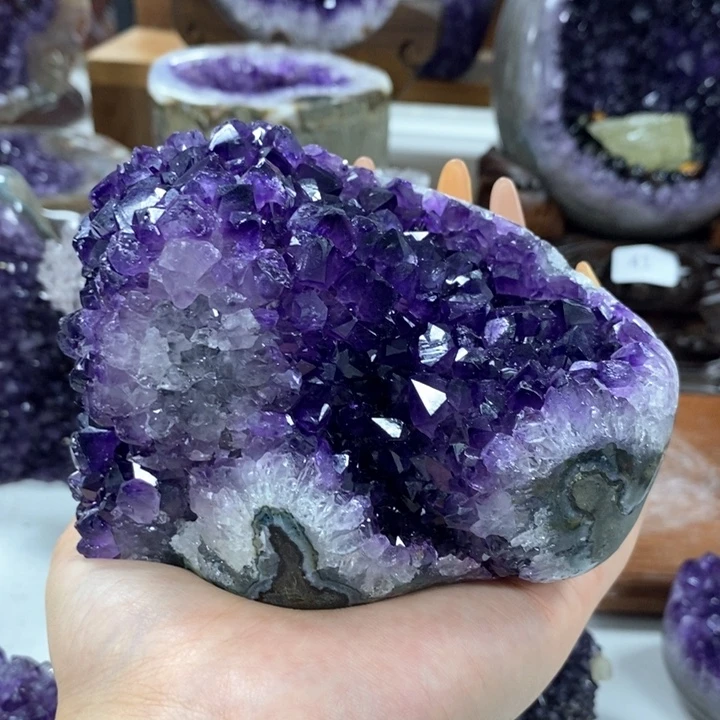 未镶嵌水晶大型摆件（非配饰）