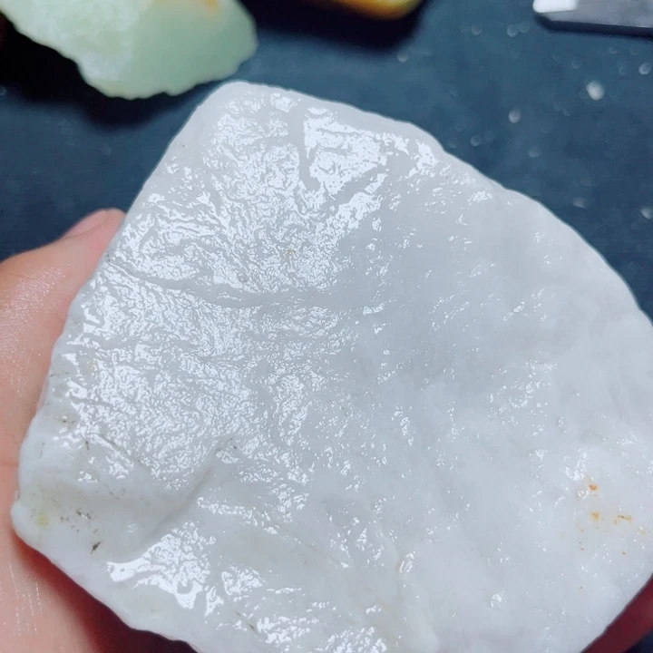 和田玉（糖玉）未镶嵌珠宝奇石