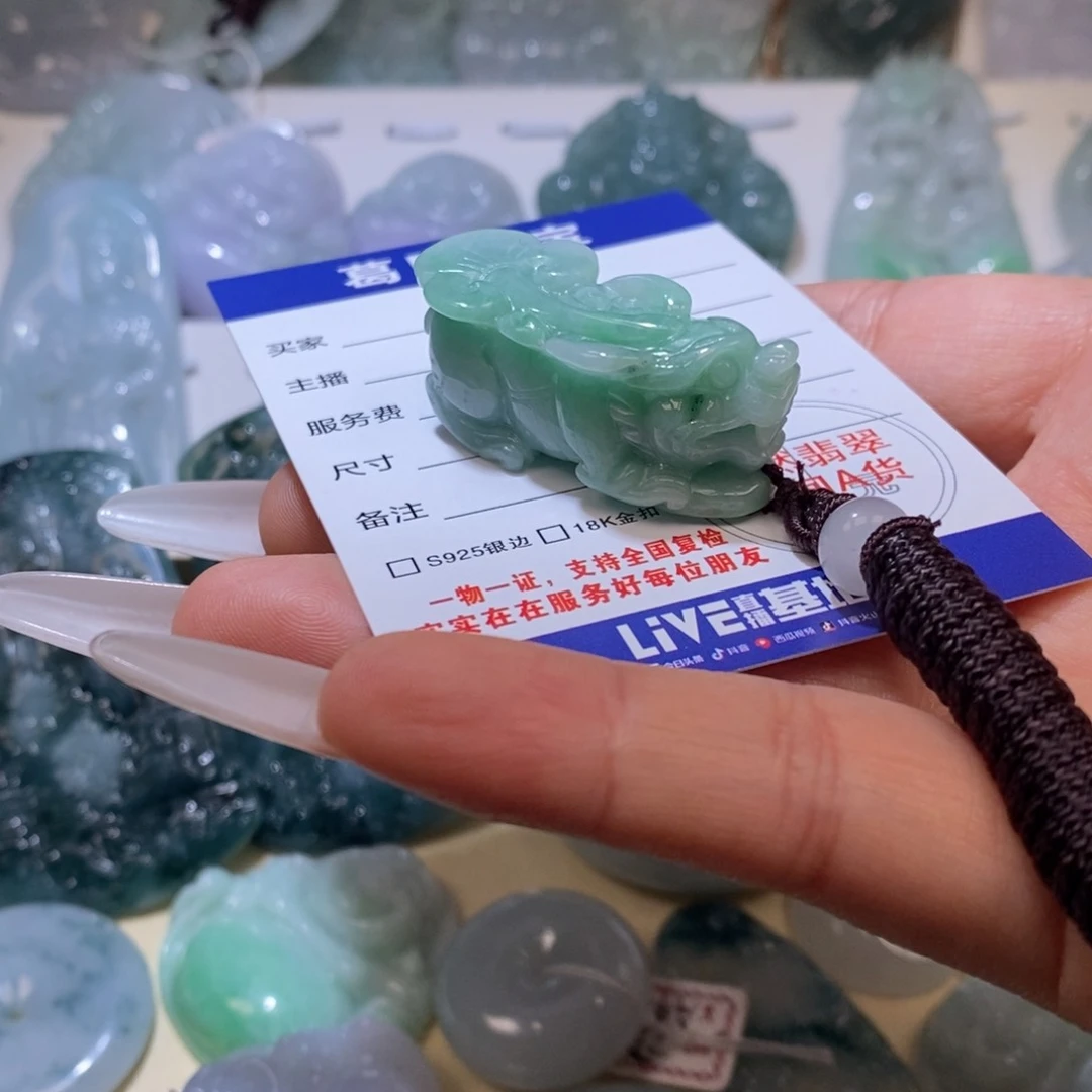 翡翠颈饰未镶嵌翡翠75