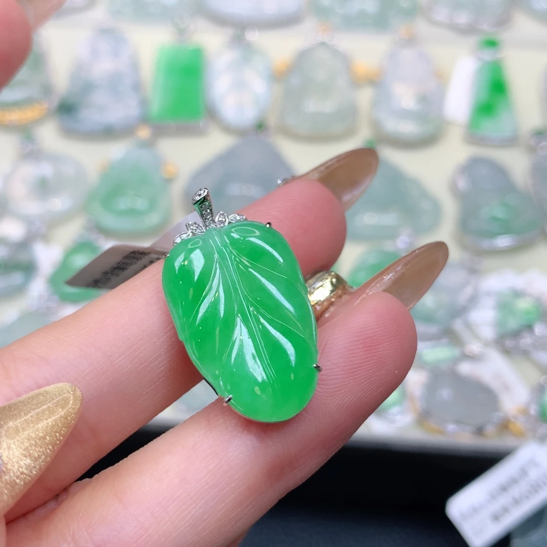 翡翠18K金镶嵌颈饰