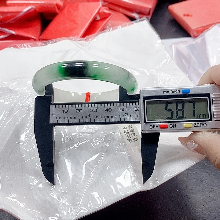 翡翠手镯未镶嵌19。