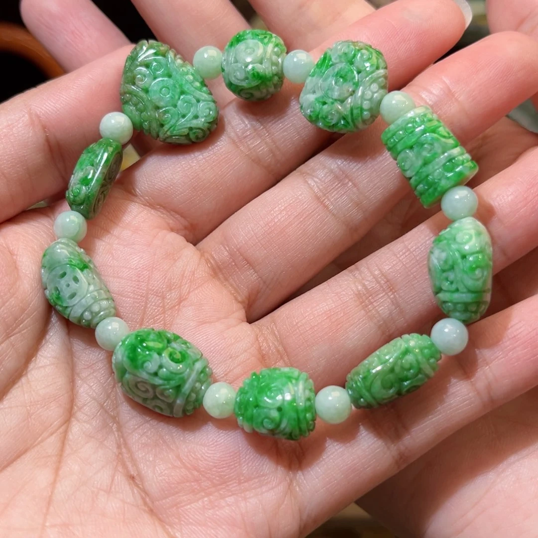 翡翠未镶嵌颈饰待编织