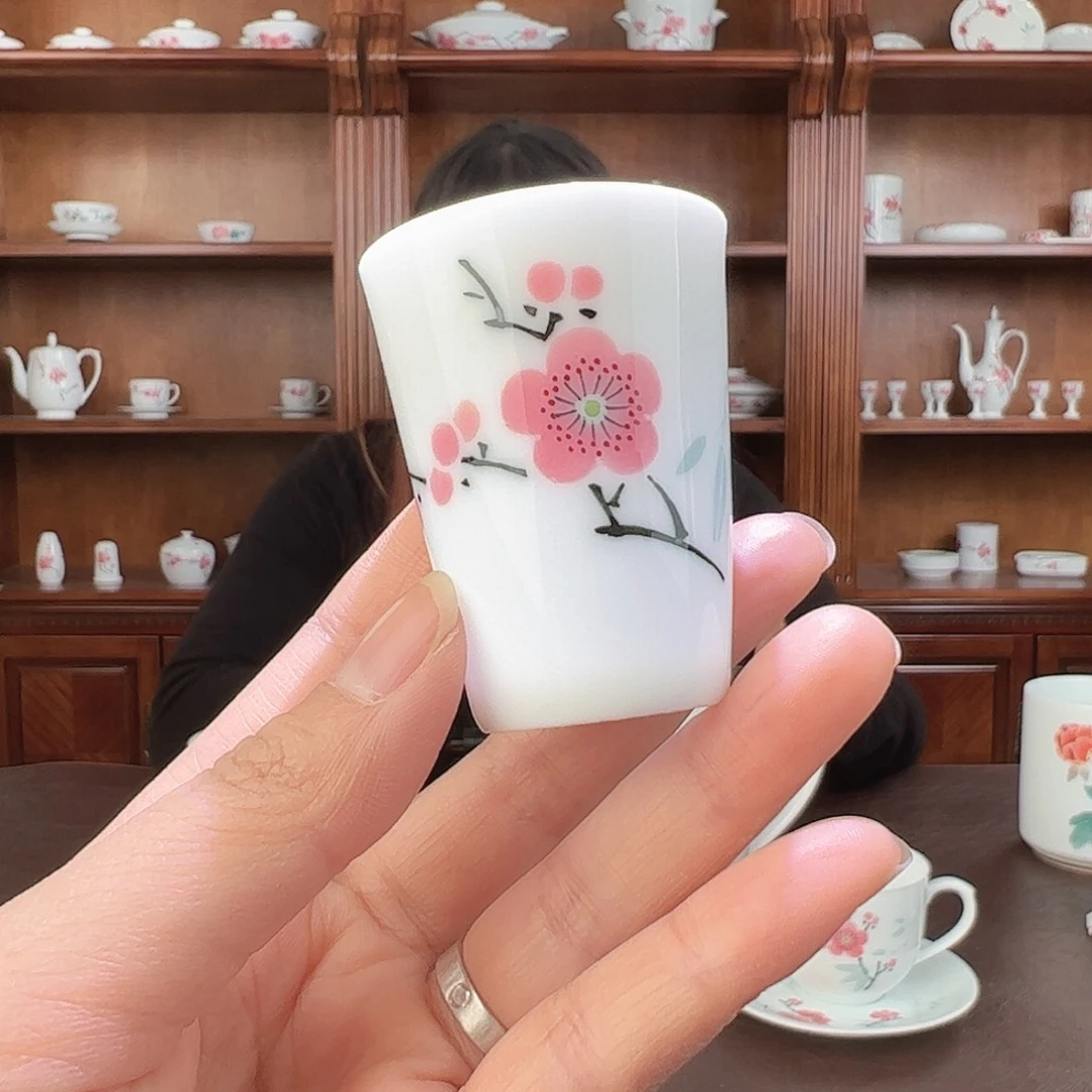 瓷翠竹红梅闻香杯，微瑕