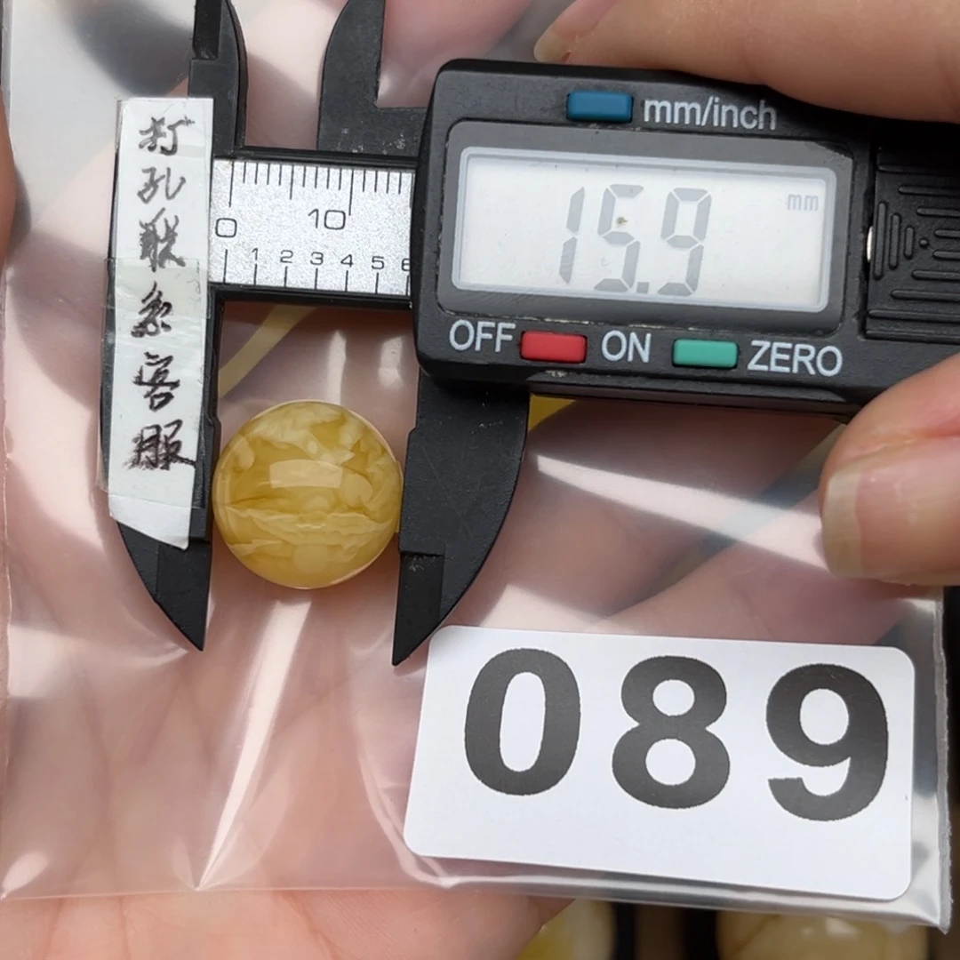 未镶嵌蜜蜡裸石小**生蜜蜡