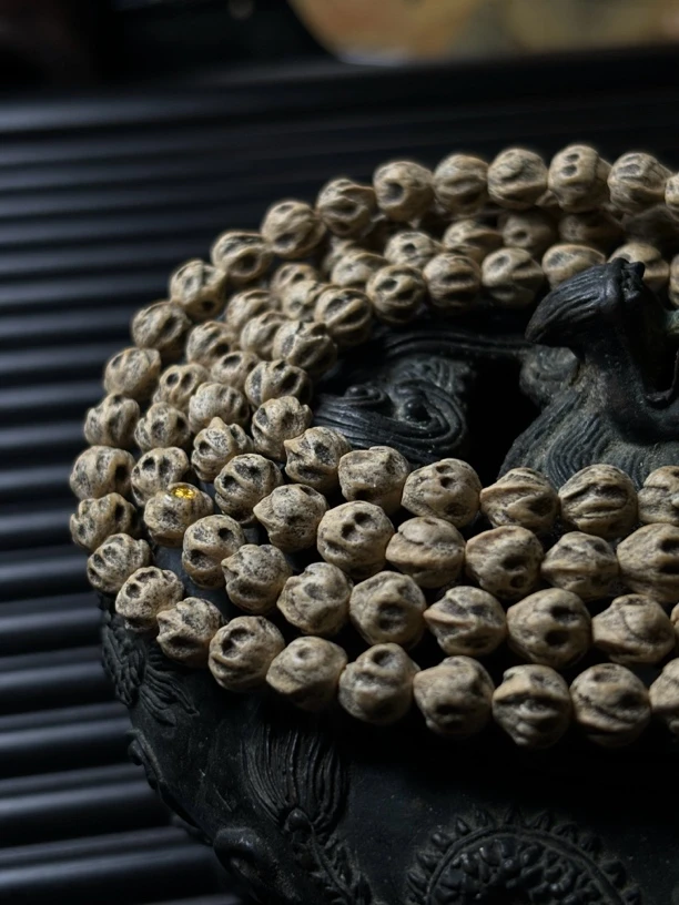 热振柏香籽「阎野」原桩满坑鬼脸尸坨满纹路巨帅108文玩