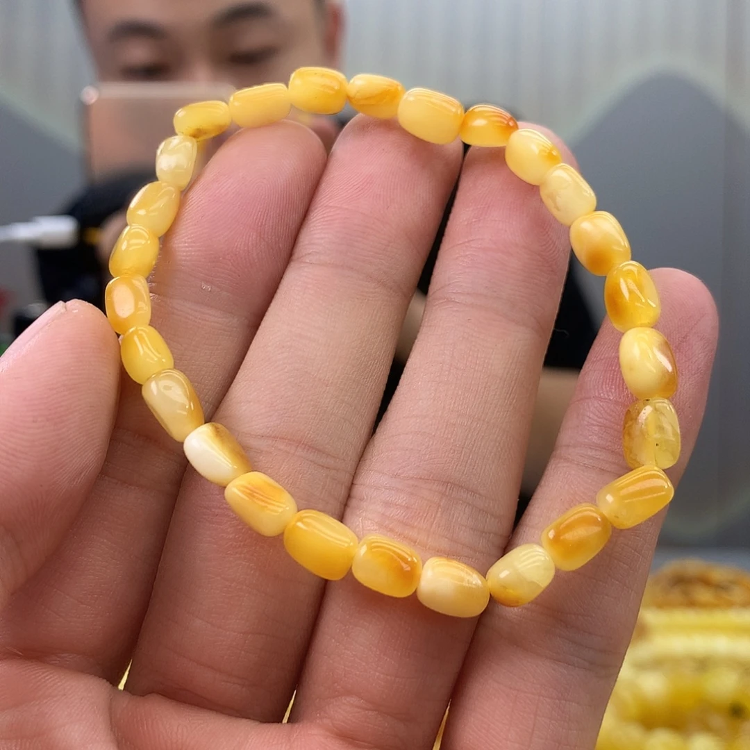 孟***雪蜜蜡未镶嵌珠宝奇石