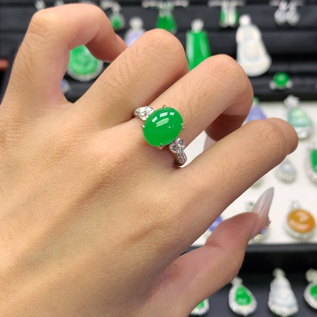 翡翠18K金镶嵌戒指