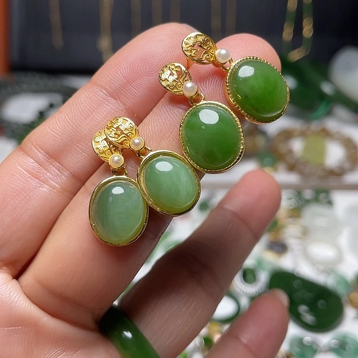 和田玉（碧玉）银S925镶嵌耳饰颜色多样性发其一