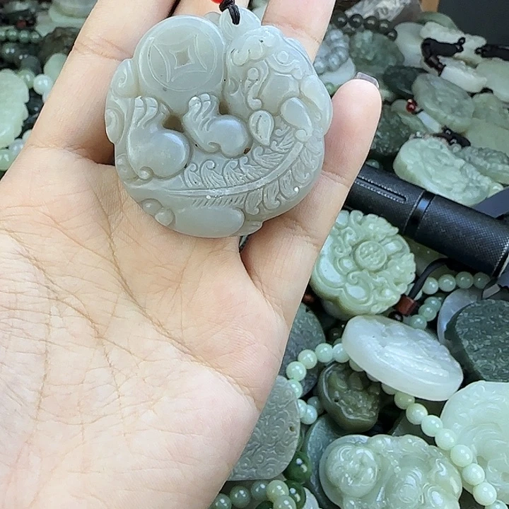 和田玉未镶嵌颈饰