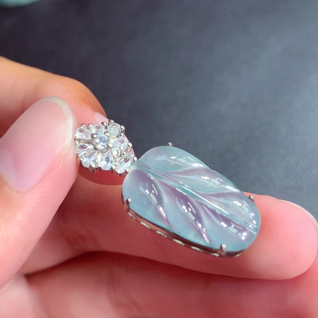 翡翠未镶嵌颈饰挂件