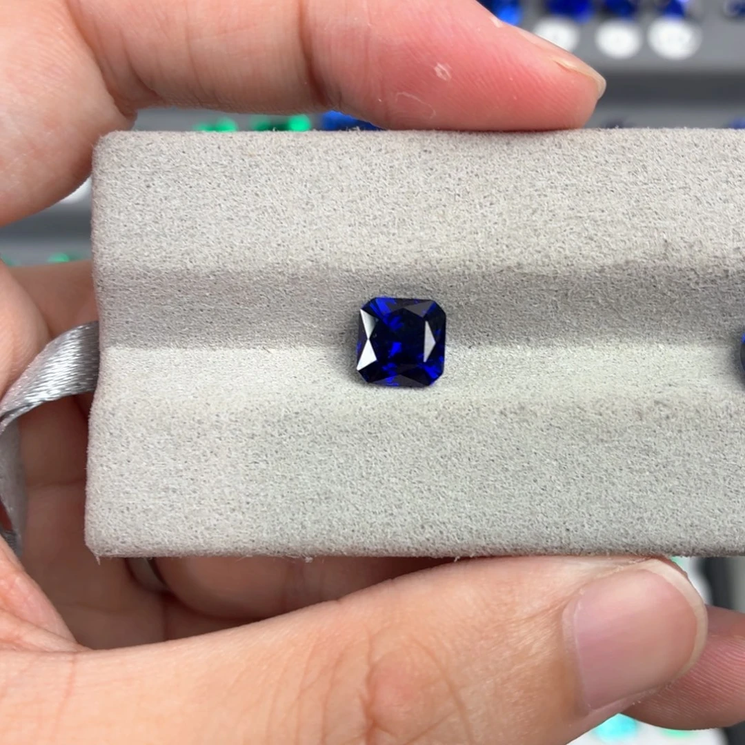 麦***爷裸石合成（培育）蓝宝石2.33ct