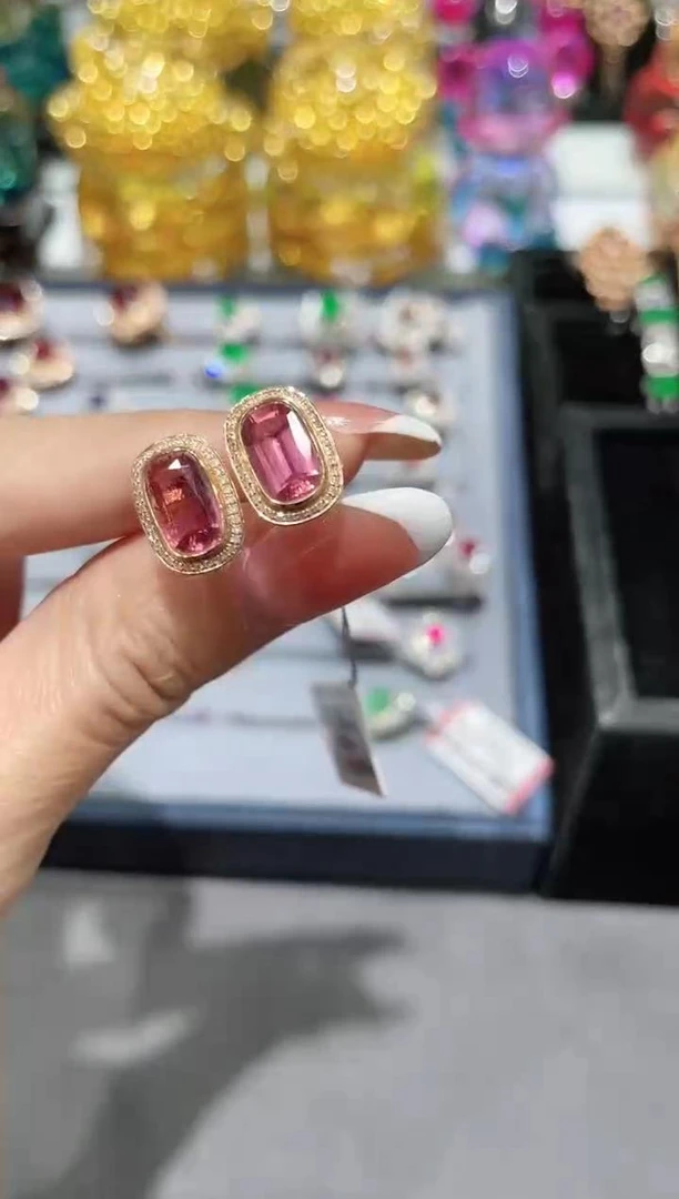 18K金镶嵌碧玺耳饰