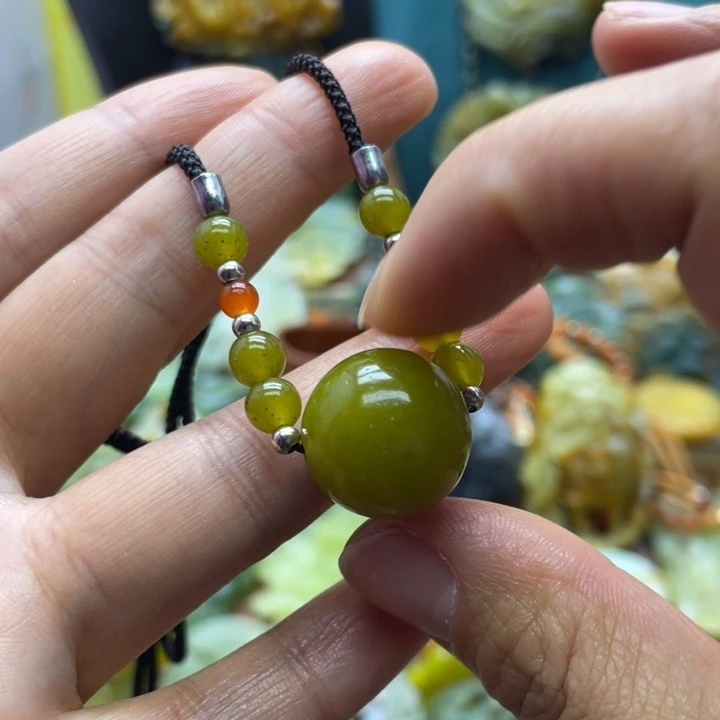 蛇纹石玉未镶嵌颈饰