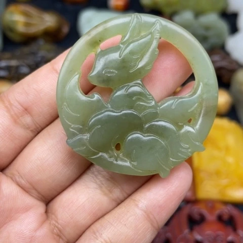 蛇纹石玉未镶嵌颈饰4