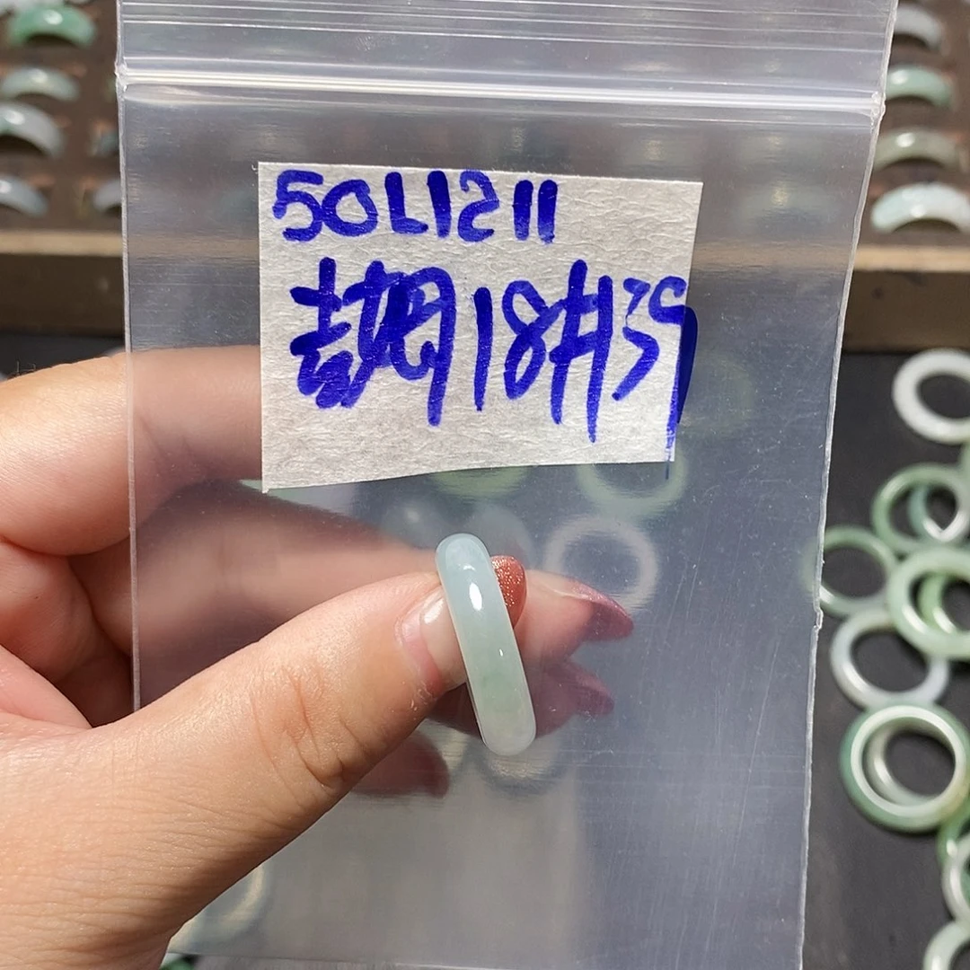 未镶嵌定制翡翠吉*