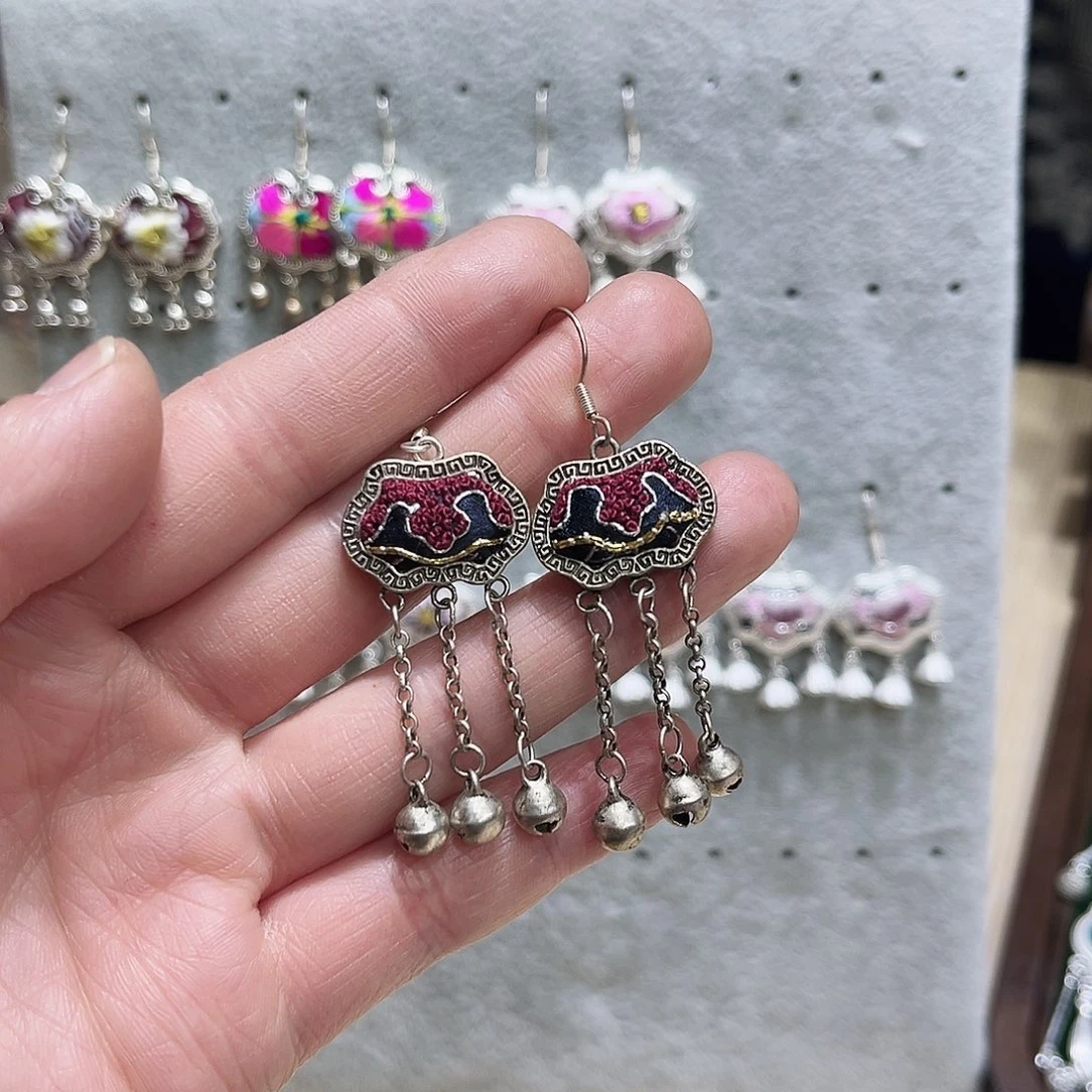 织绣ฅ****锁耳环（）