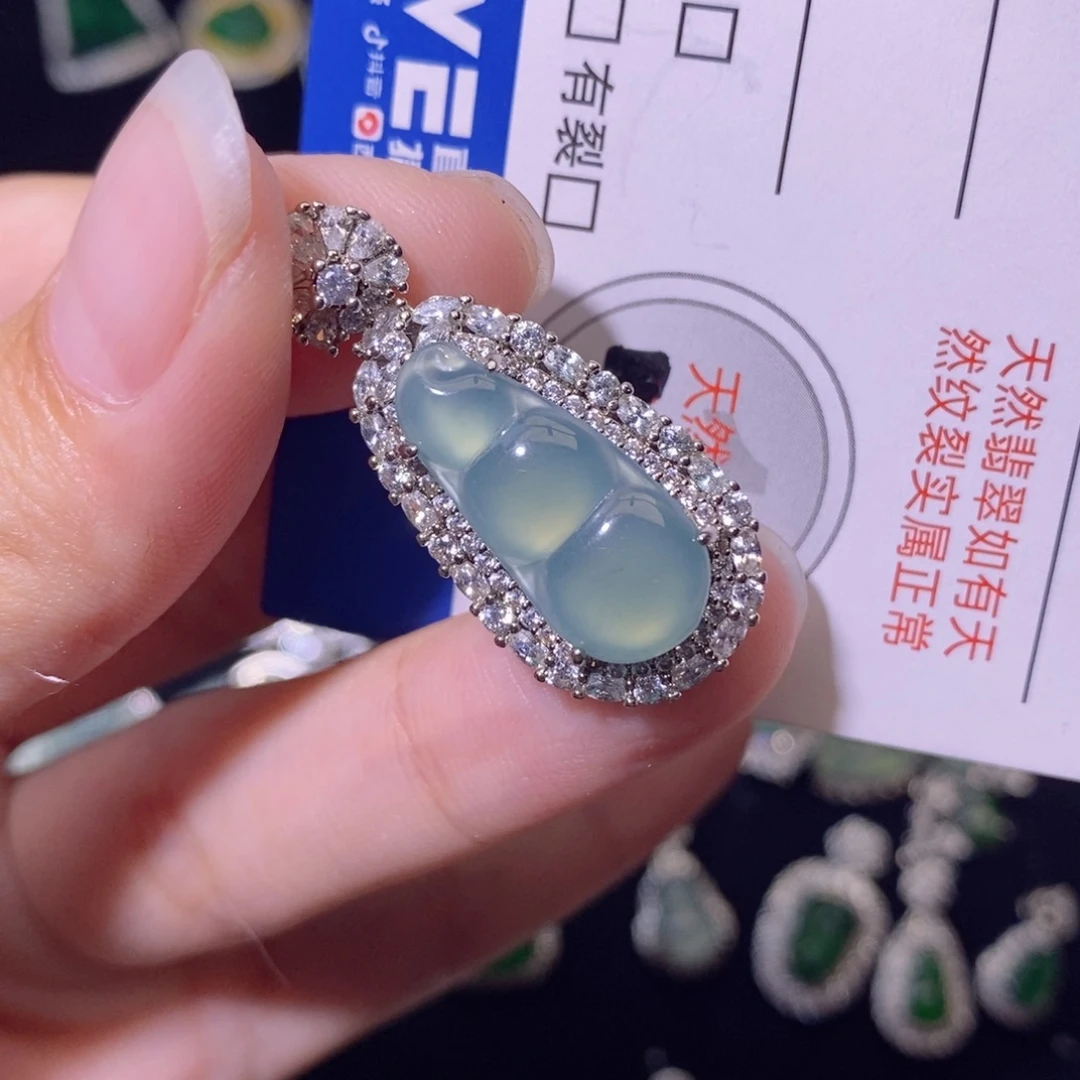 静***子翡翠未镶嵌颈饰天然