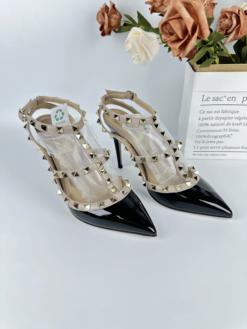 99新 Valentino/华伦天奴 闲置新/双环铆钉高跟鞋/37码