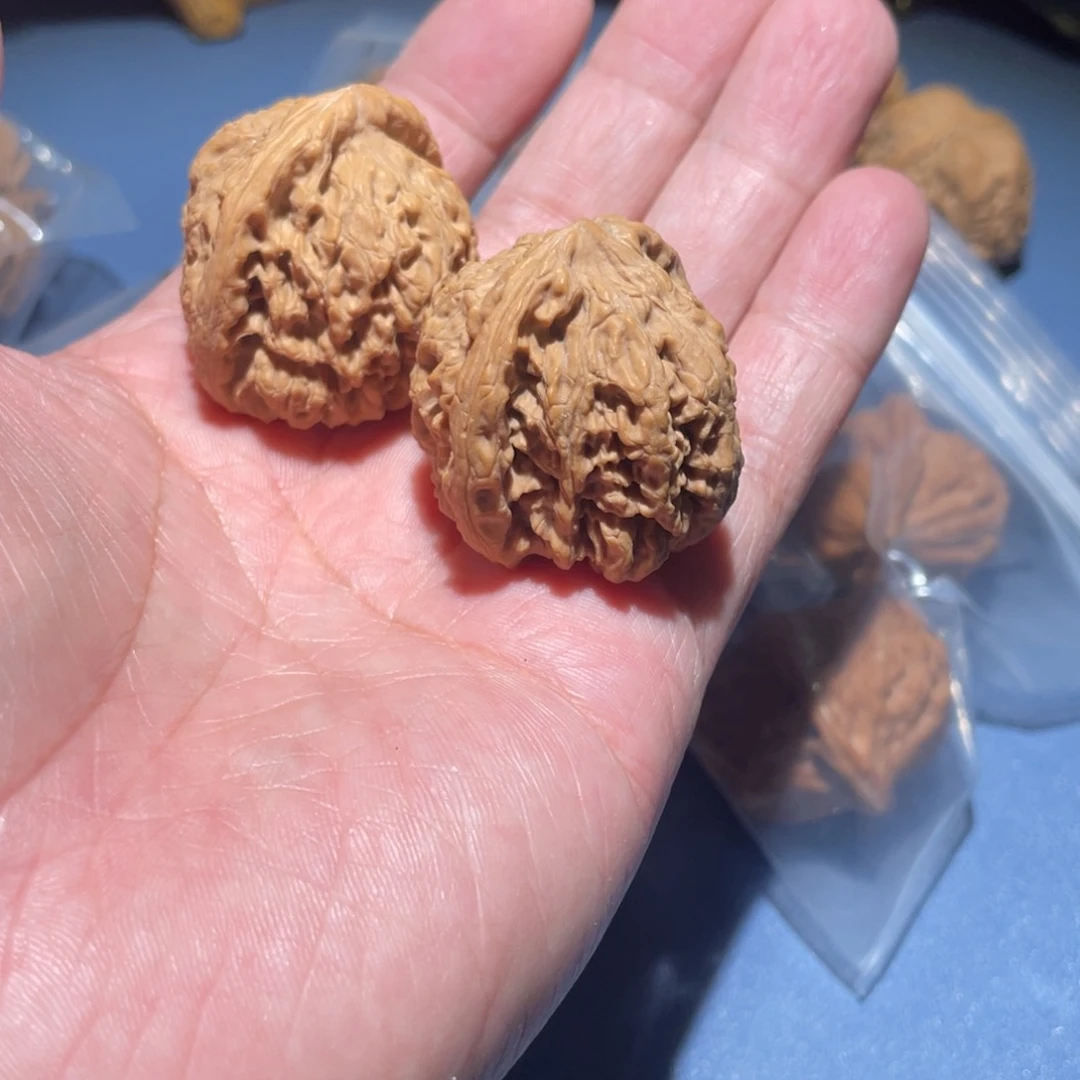 文玩核桃吊坠南江