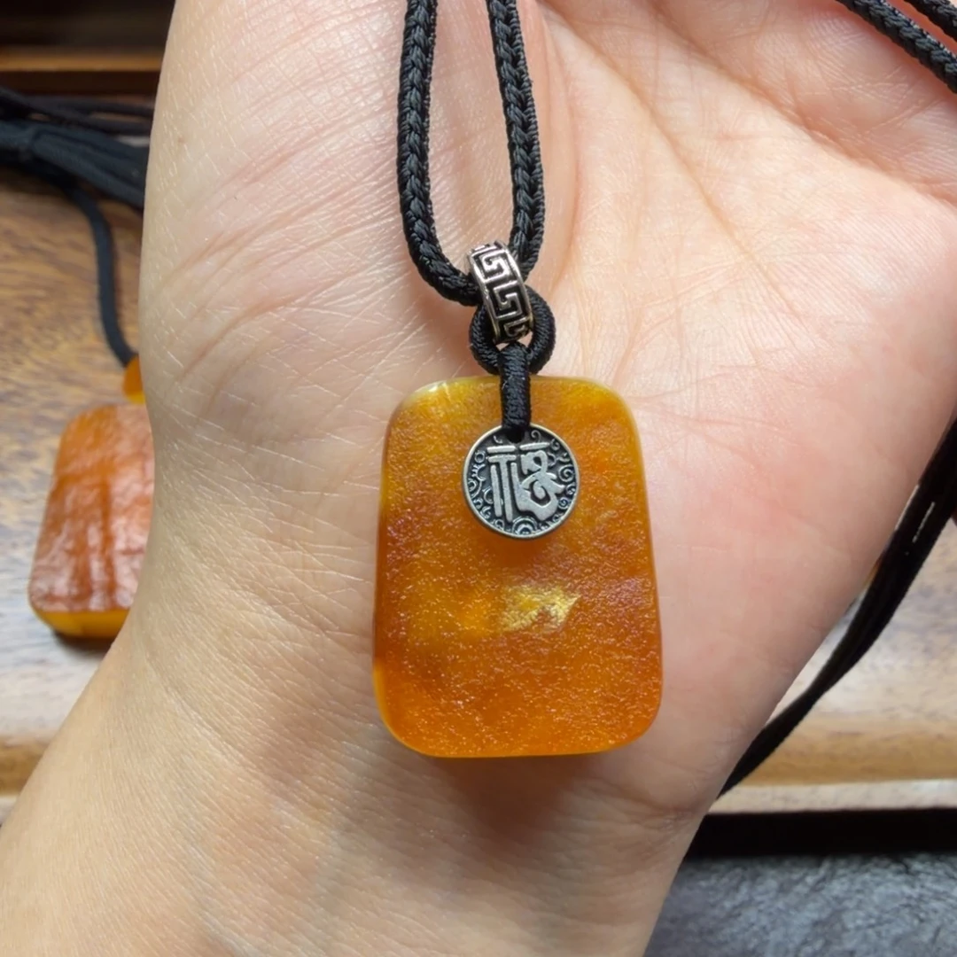 琥珀未镶嵌吊坠(赠链)