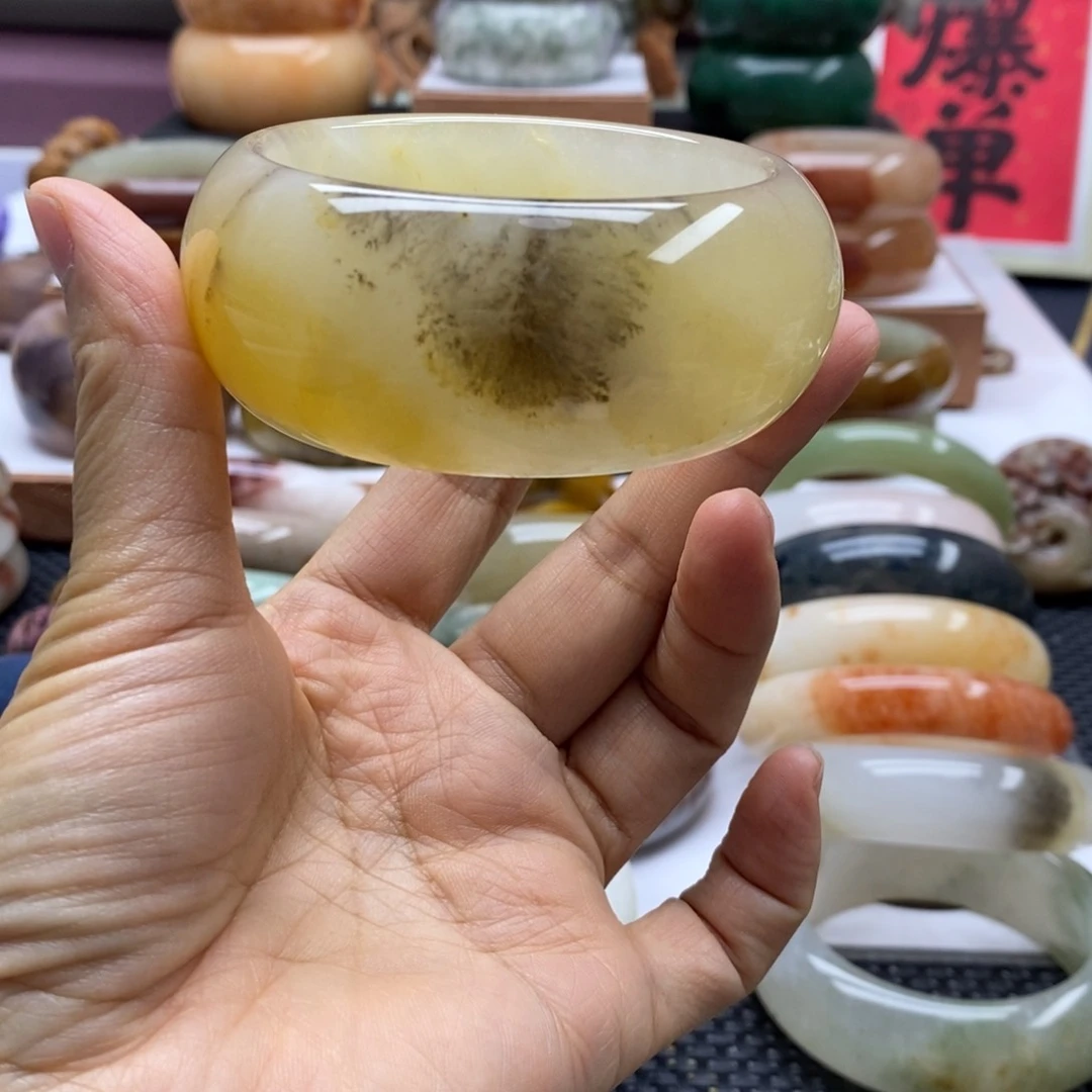 如****石英岩玉手镯未镶嵌