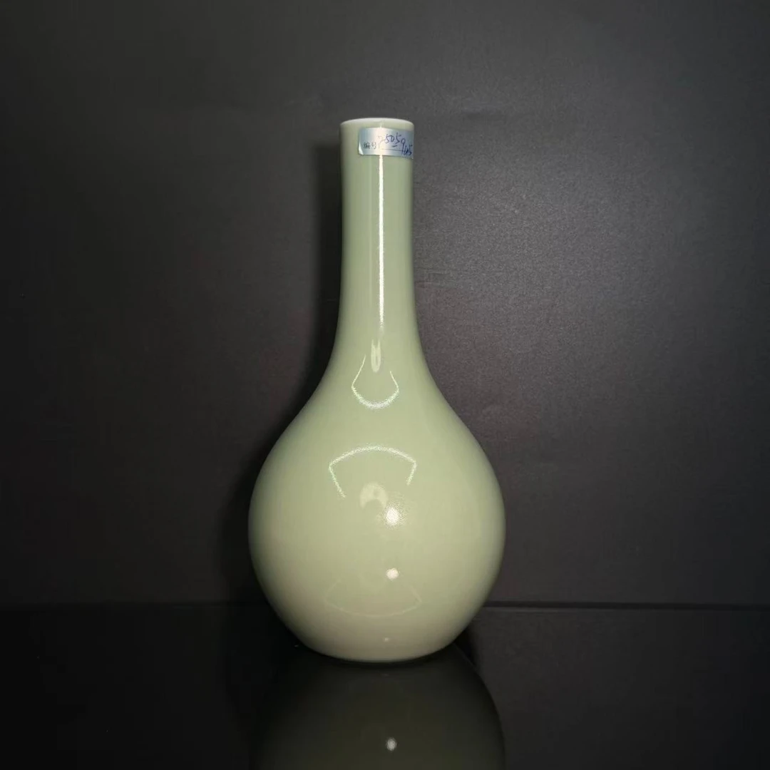 Lot11-C豆青釉胆瓶-明代成化年制款高20cm-BJ11190250001026