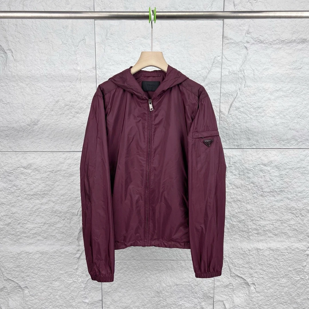 99新 Prada/普拉达 M码/紫红色三角标尼龙连帽夹克/14845798