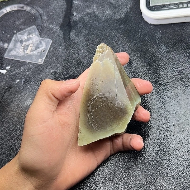 和田玉（糖玉）未镶嵌手镯