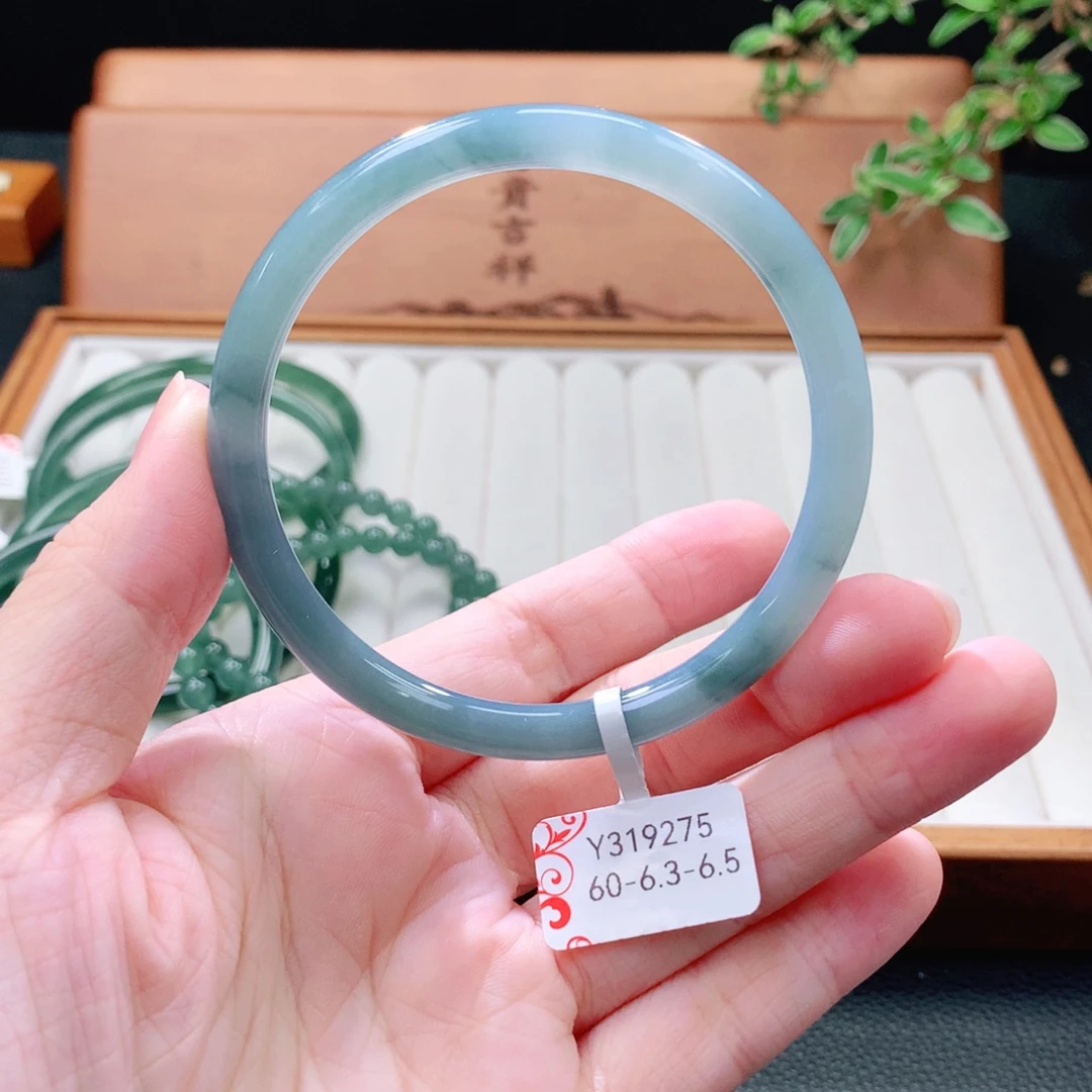 翡翠未镶嵌手镯（圆镯）