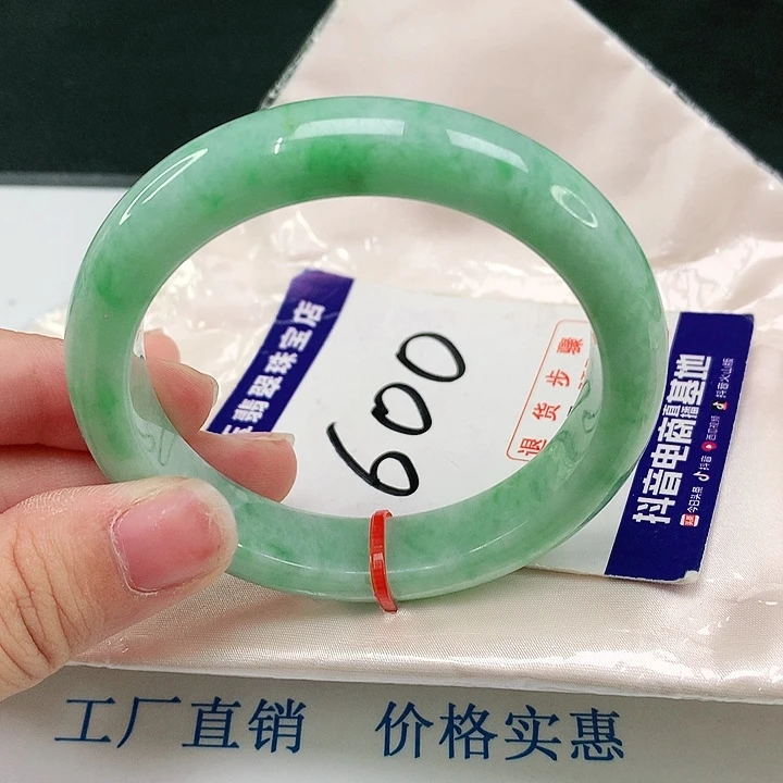 翡翠手镯未镶嵌翡翠