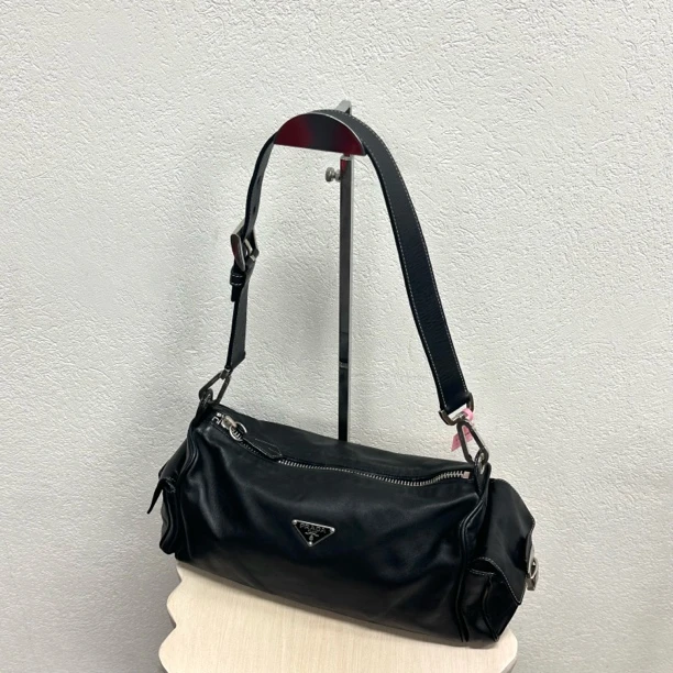 95新 Prada/普拉达 黑银全皮圆筒波士顿机车单肩包 118896