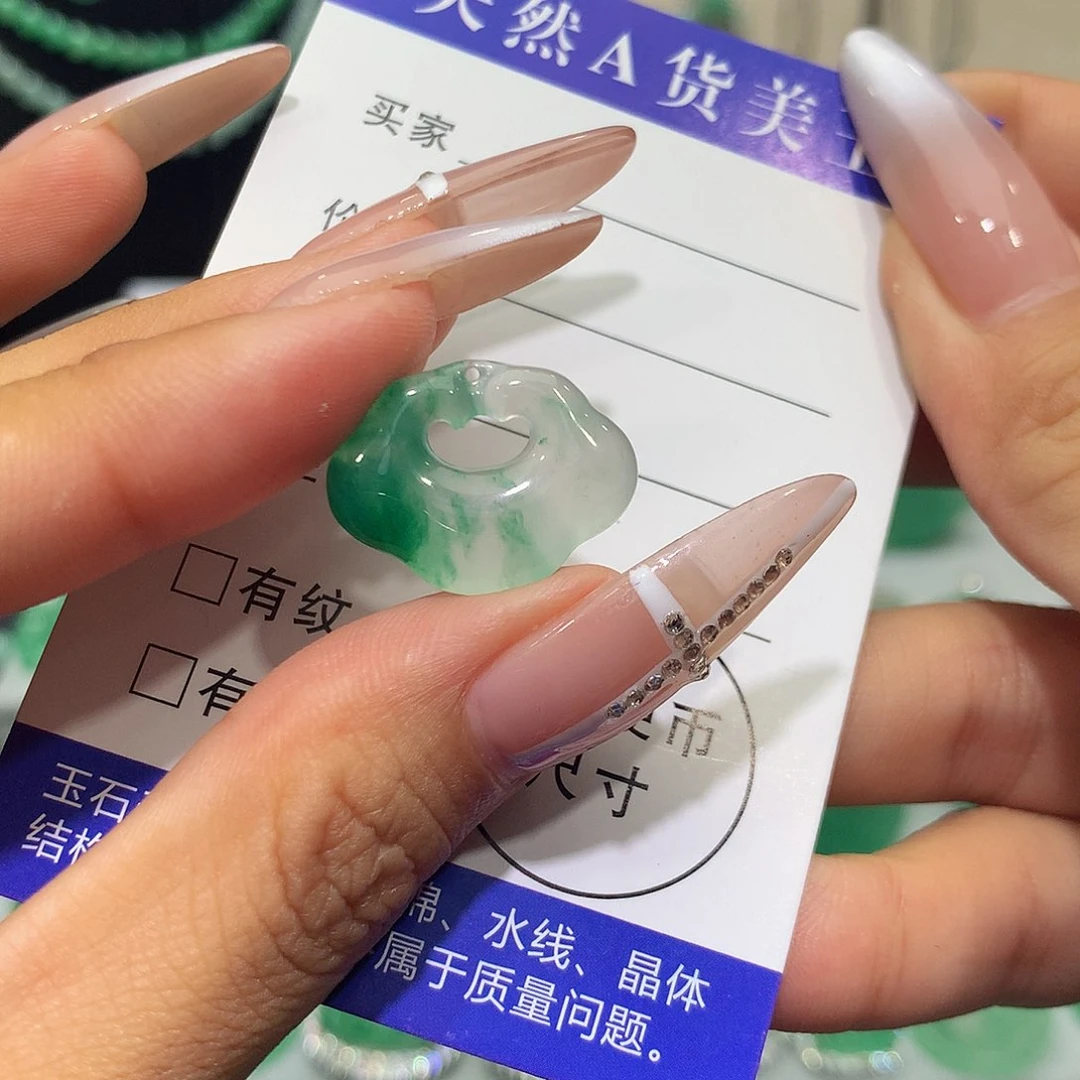 石英质玉（非洲翠）未镶嵌颈饰