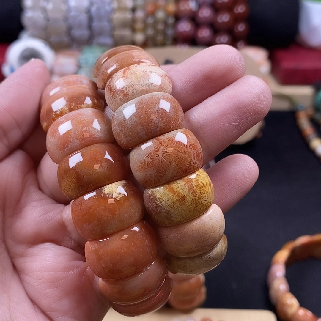 l***宝硅化珊瑚（珊瑚玉）未镶嵌手牌