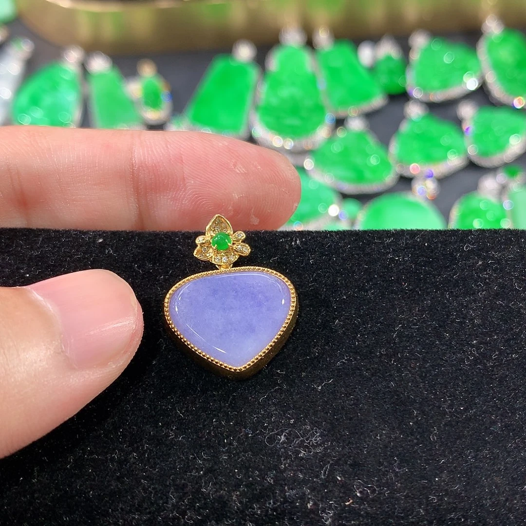 翡翠18K金镶嵌颈饰