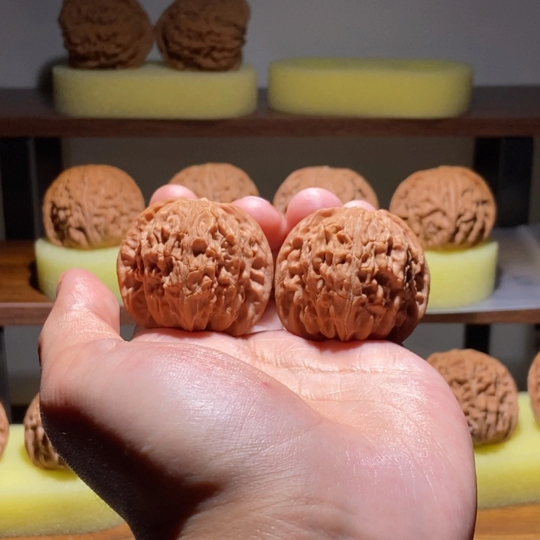 文玩核桃吊坠全品40尺正磨红皮山地精品对