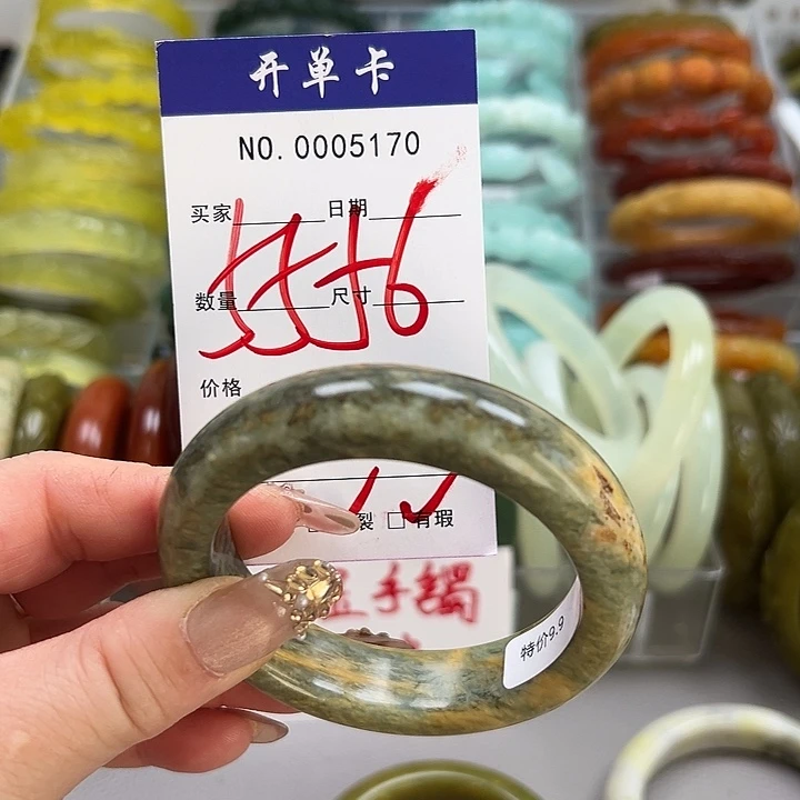 蛇纹石玉未镶嵌手镯