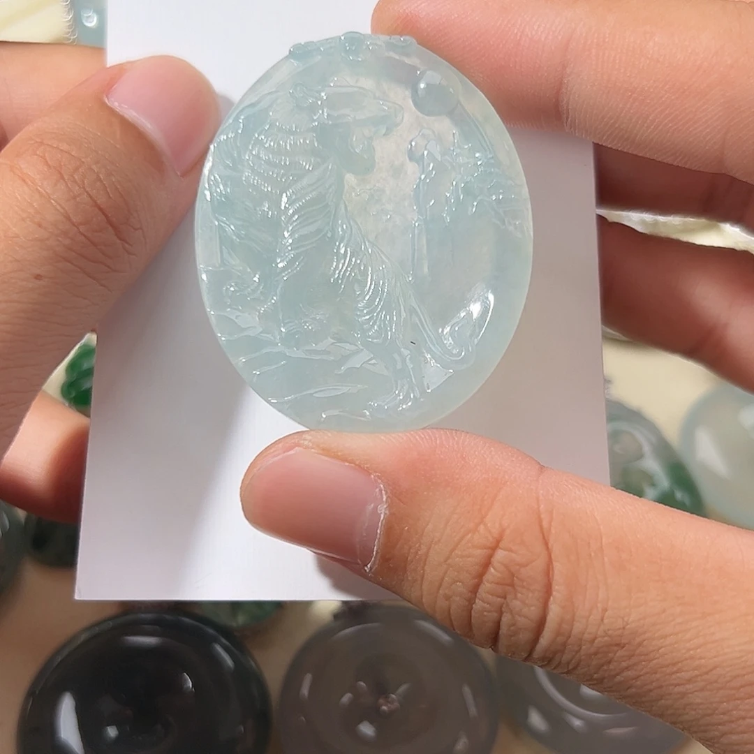翡翠未镶嵌颈饰正冰天空蓝翡翠虎牌挂件