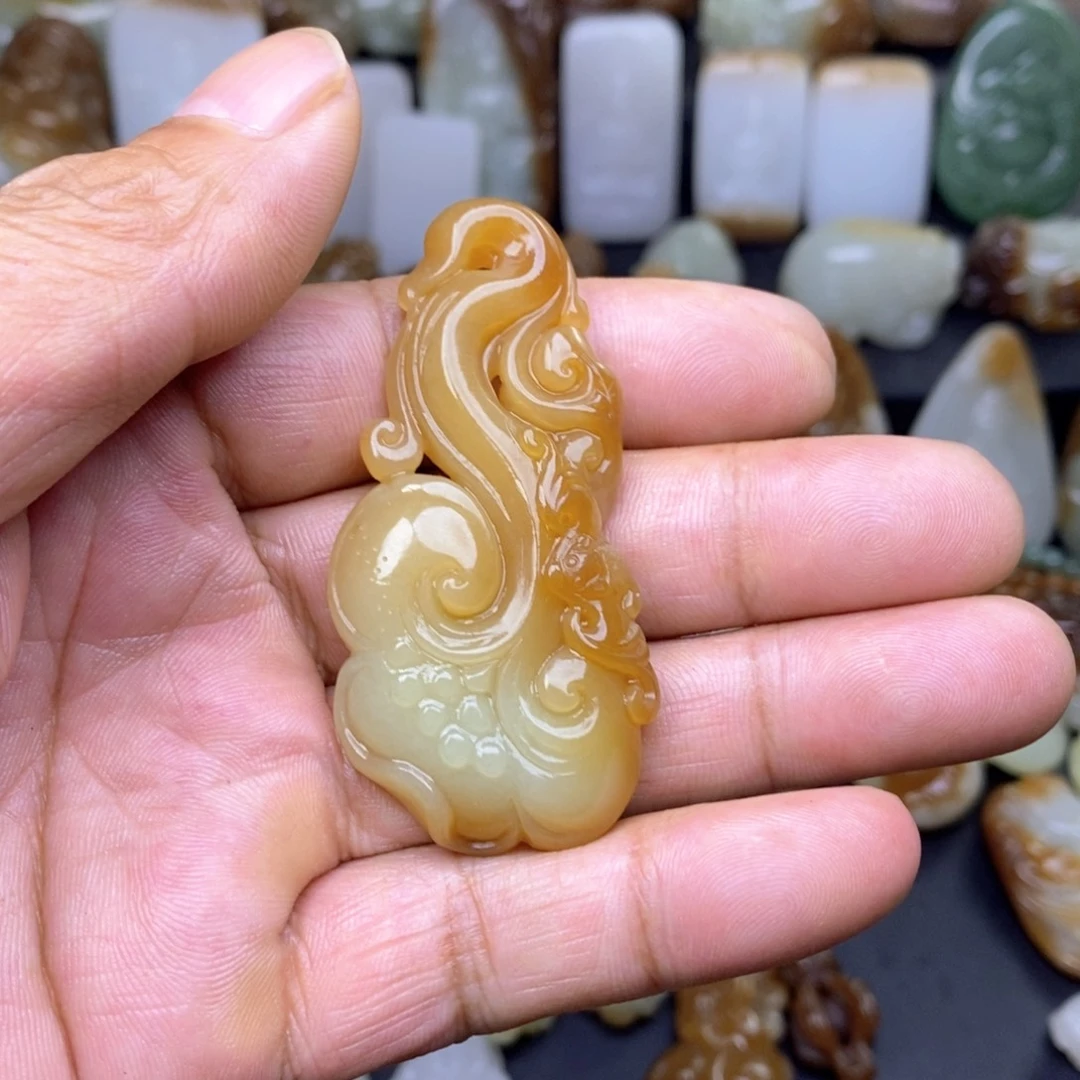 和田玉未镶嵌颈饰果**?