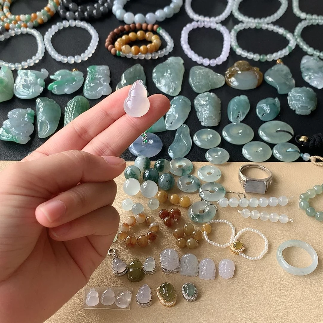 翡翠未镶嵌颈饰葫芦