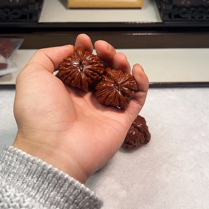 吊坠桃核四座楼狮子头文玩核桃