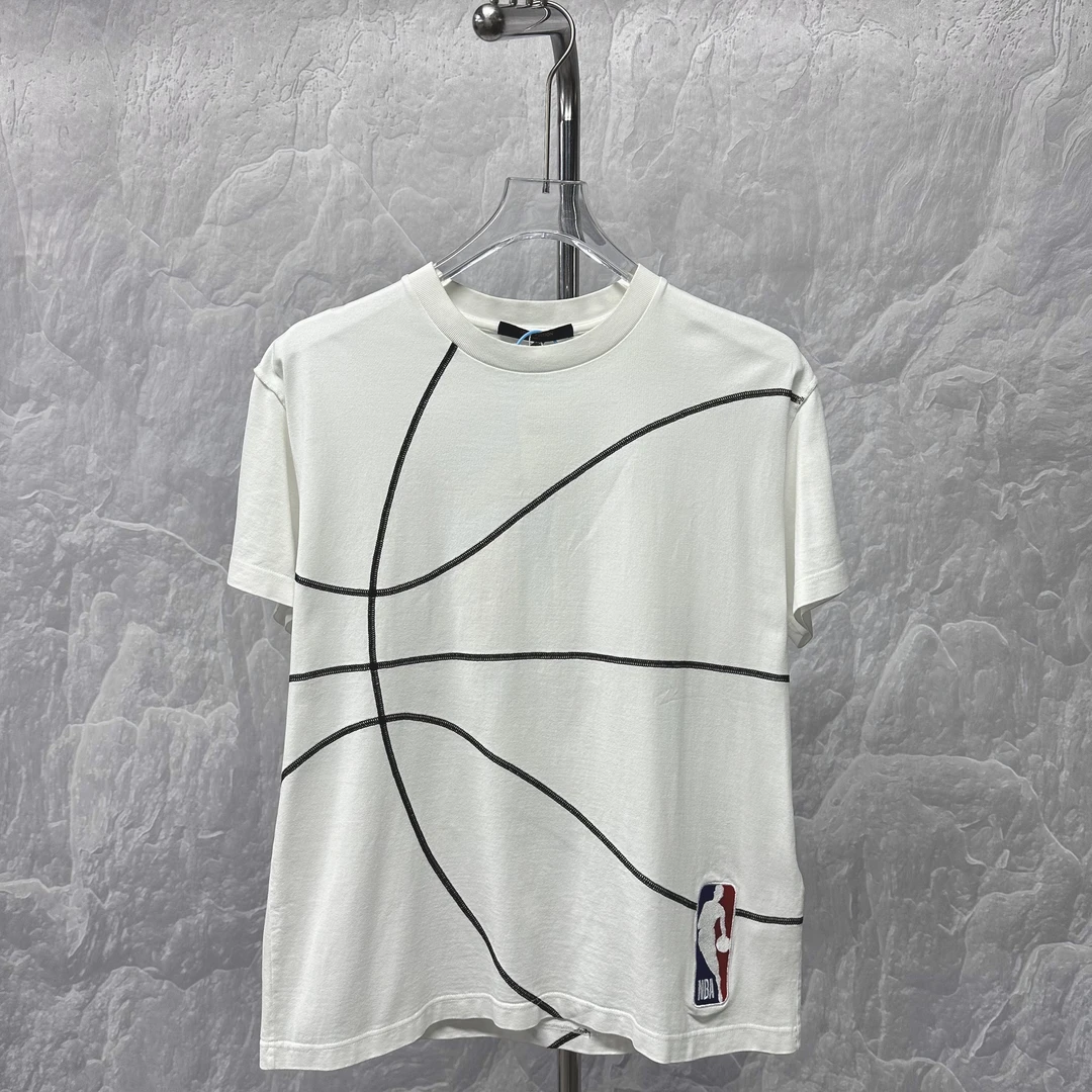 99新 LouisVuitton/路易威登 NBA联名篮球纹路短袖 S码 D13975