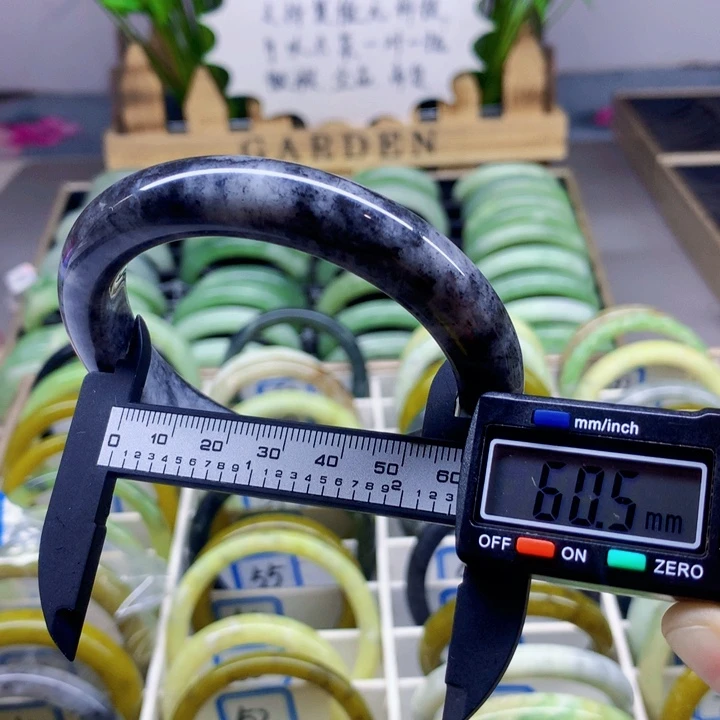 未镶嵌蛇纹石玉手镯65