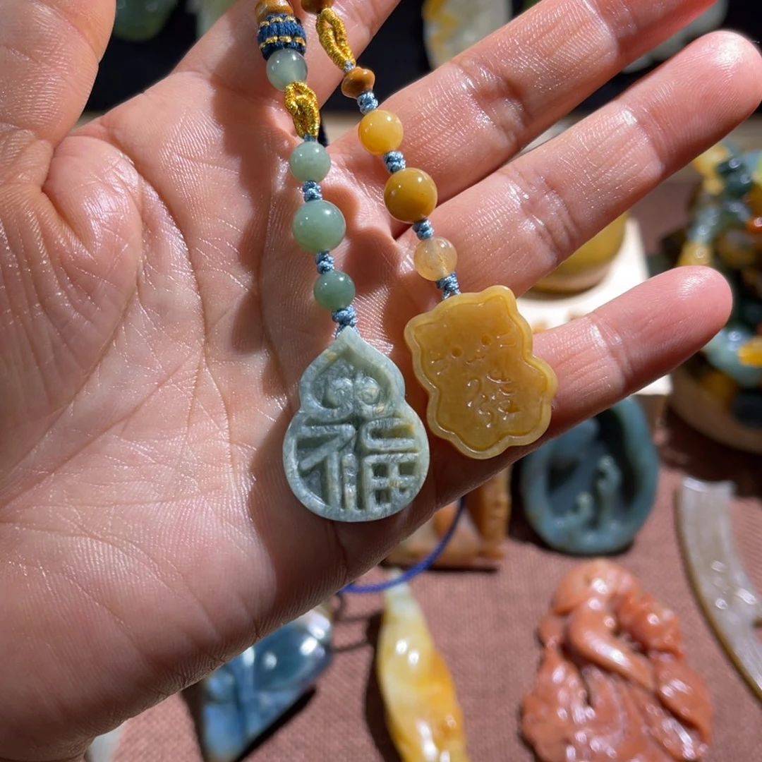 蛇纹石玉未镶嵌颈饰