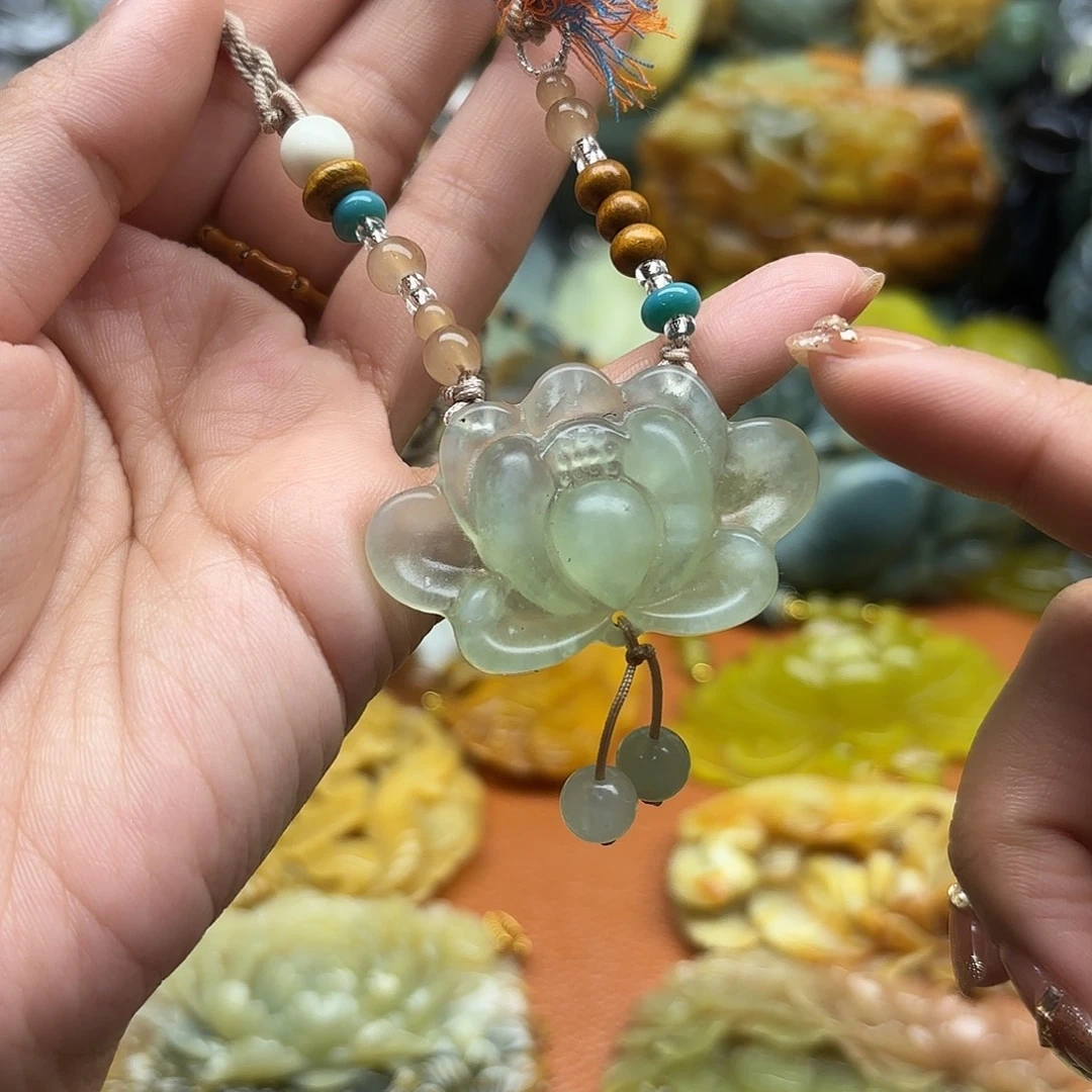 蛇纹石玉未镶嵌吊坠