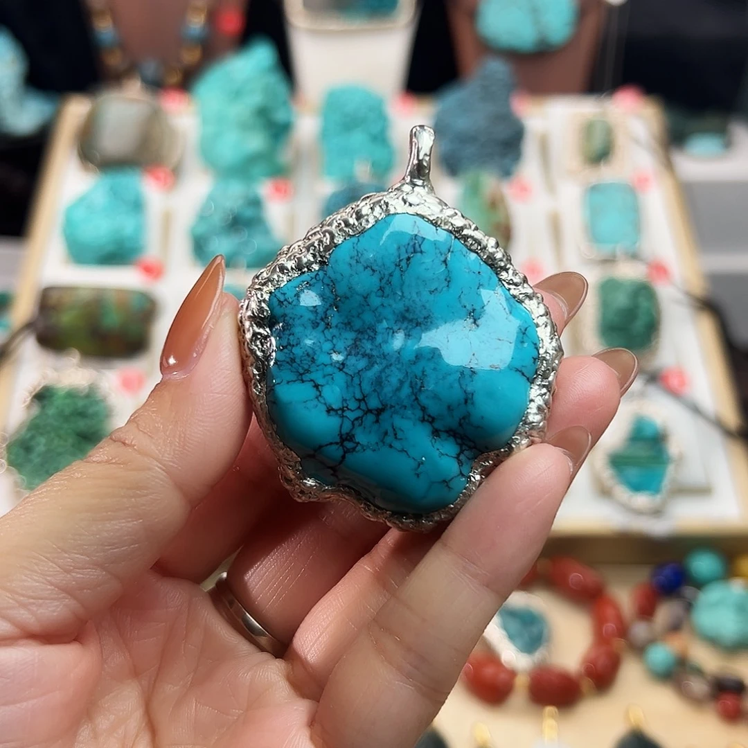 绿松石未镶嵌颈饰