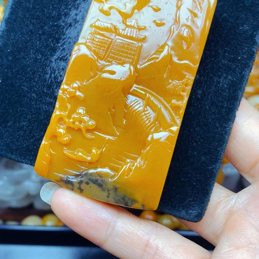 未镶嵌石英质玉（黄龙玉）颈饰